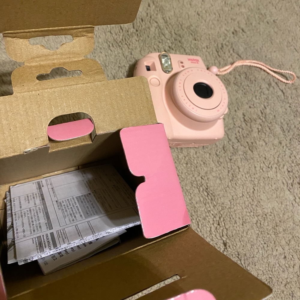 Polaroid Camera - Picture 2 of 3